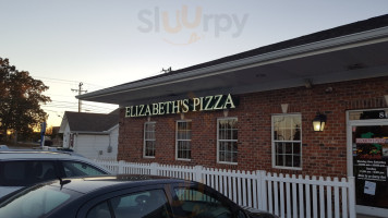 Elizabeths Pizza outside