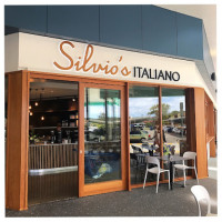Silvio's Italiano outside