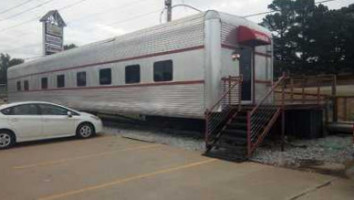 Train Car Diner outside