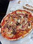 Griglieria Pizzeria La Cornacchia E Il Mosto food