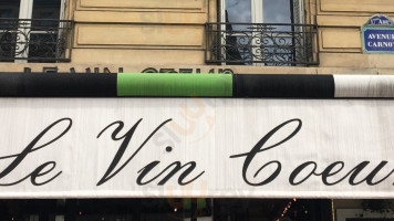 Le Vin Coeur outside