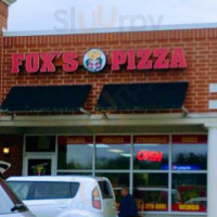 Fox's Pizza Den Rostraver inside