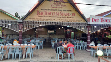 Der Tomyam Seafood inside