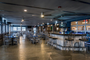 The Edge Lakeside Restaurant Bar inside