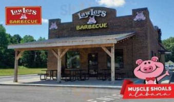 Lawlers Barbecue inside