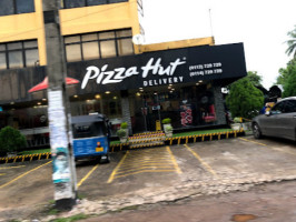 Pizza Hut Piliyandala outside