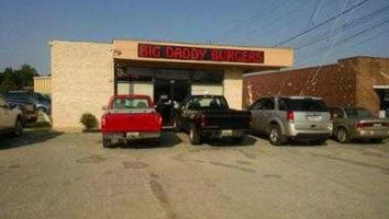 Big Daddy Burgers outside