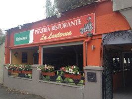 Pizzeria La Lanterna outside
