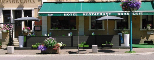 Hotel Restaurant Au Cheval Blanc outside