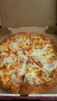 Dinis Brothers Pizza food