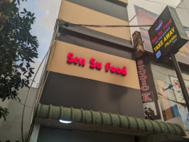 Sen Su Food outside
