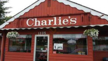 Charlie's Cafe outside