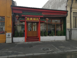 Long Fong Restaurant outside