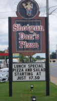Shotgun Dan's Pizza - Sherwood outside