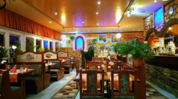Restaurant Athena inside