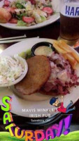 Mavis Winkle's Irish Pub food