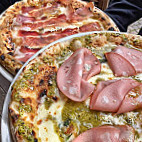 Pizzeria Alleria food