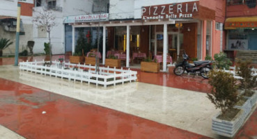 Pizzeria L'angolo Della Pizza outside