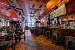 Sine Irish Pub and Restaurant inside