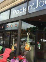 Rock N Joe outside