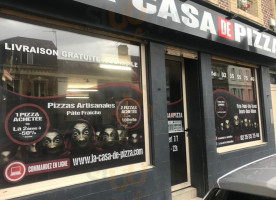 La Casa De Pizza outside