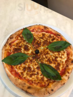 Pizza Gigi food