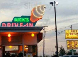 Dick's Drive In outside