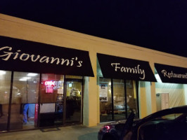 Giovanni's outside