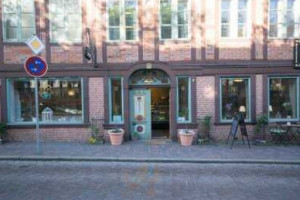 Carl Maria Von Weber Café outside