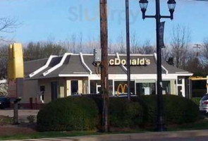 Singletta Corp. DBA McDonald's outside