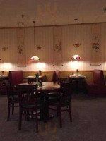 Hunan Inn inside