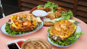le pavillon thai food