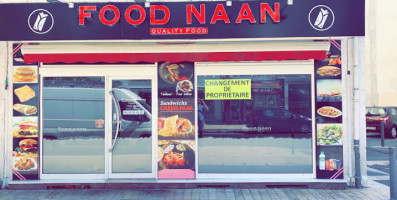 Food Naan outside