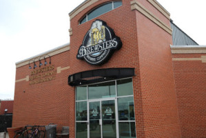 Brewsters Brewing Company & Restaurant outside