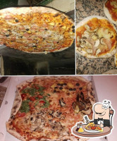 La Piazzetta Pizzeria food