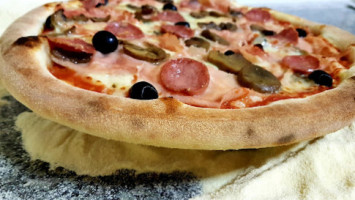 Pizzeria I Pini Di Furesi Costantino food