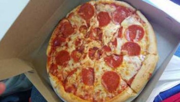 Louis Pizza food