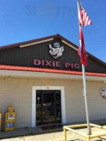 Dixie Pig inside