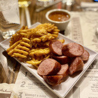 Schmidt’s Restaurant und Sausage Haus food