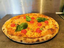 Pizza Socca Le Victoria food