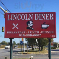 Lincoln Diner outside