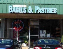 Oakland Bagel And Pastry outside