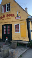 Cafe Rosa, Gudhjem outside