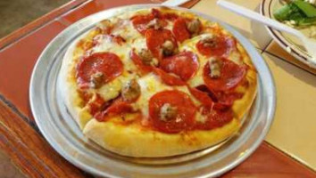 Cheezer's Gourmet Pizza food