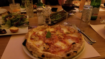Francesca & Fratelli Pizza Manufaktur food