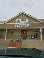 Slivinskis' Bakery outside