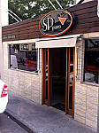 SP Pizza outside