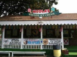 Meola's Wayside Ice Cream outside
