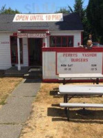 Perry's Vashon Burgers outside