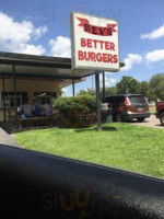 Bev's Better Burgers outside